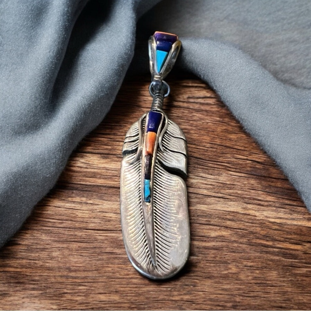 Vintage Christin Wolf feather stone inlay sterling silver pendant. 30+ years old - Picture 13 of 16